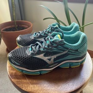 Mizuno Wave Enigma 6 running shoes